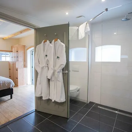 לינה וארוחת בוקר Oud-zilven